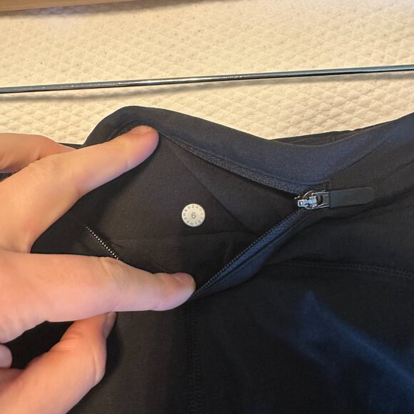 OLD STYLE size 6 Lululemon Speed Up Tight 28" Full-On Luxtreme leggings in black - Picture 7 of 7